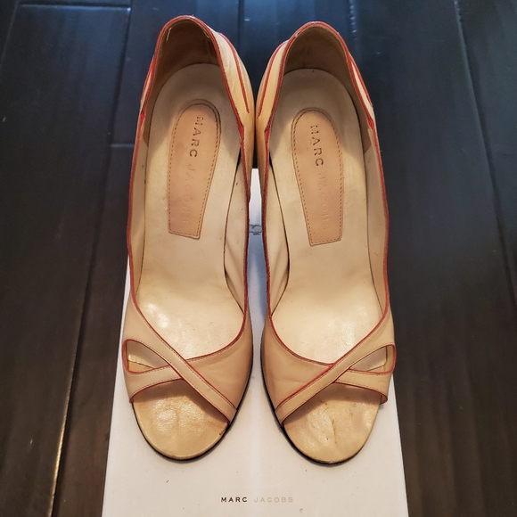 Marc Jacobs Nude Open Toe Pumps With Pink Trim - Picture 4 of 5